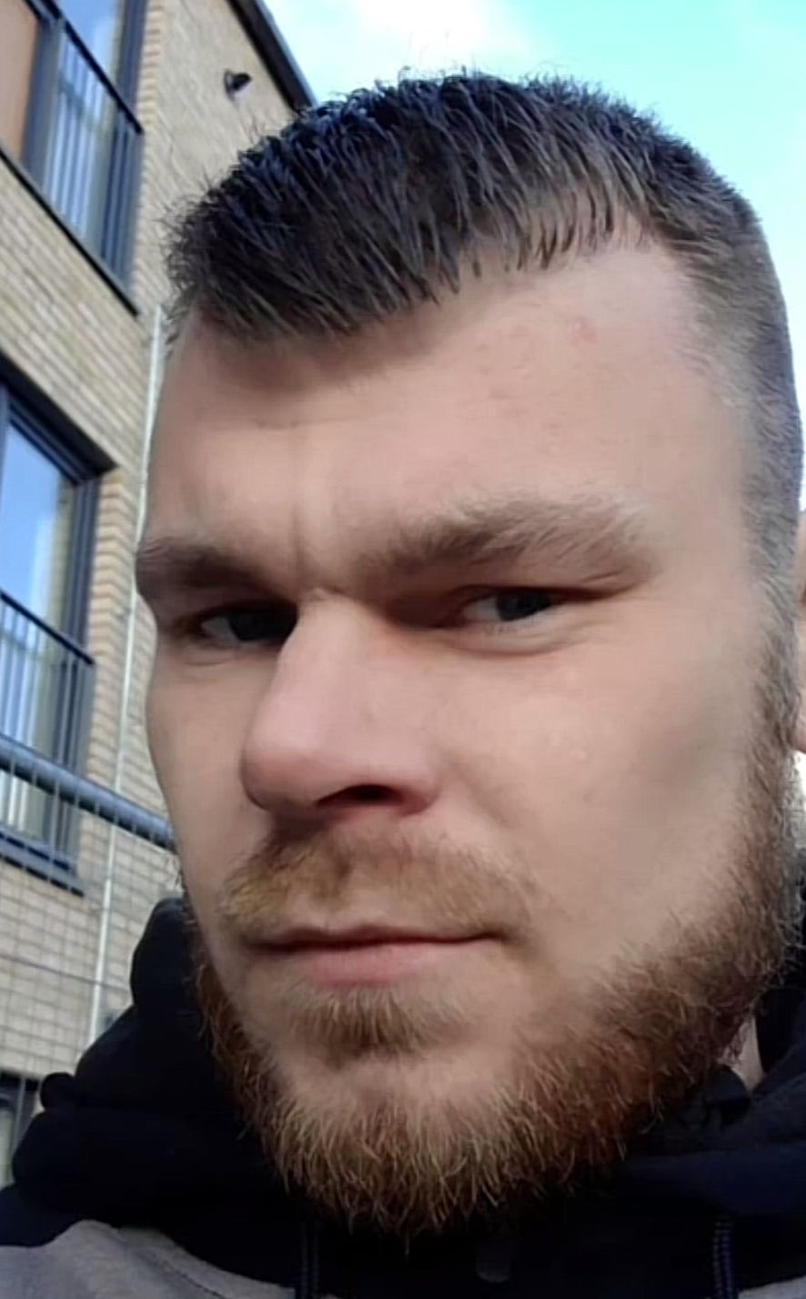Abuser photo